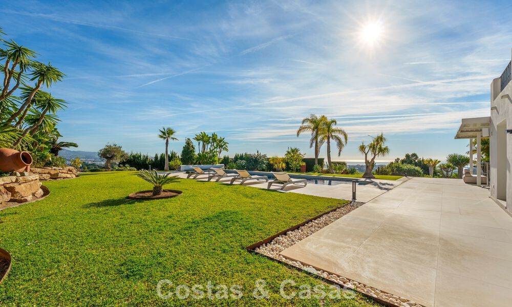 Exclusive villa with separate guest house for sale in a gated community in the hills of Marbella - Benahavís 793510