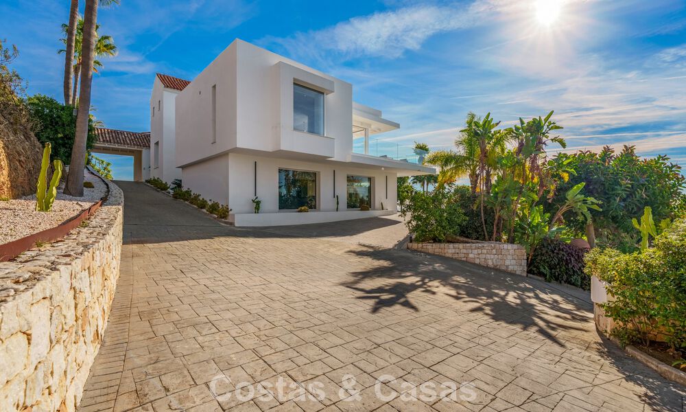 Exclusive villa with separate guest house for sale in a gated community in the hills of Marbella - Benahavís 793514