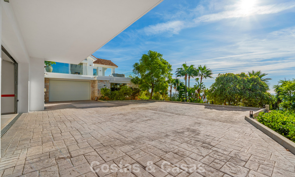 Exclusive villa with separate guest house for sale in a gated community in the hills of Marbella - Benahavís 793516