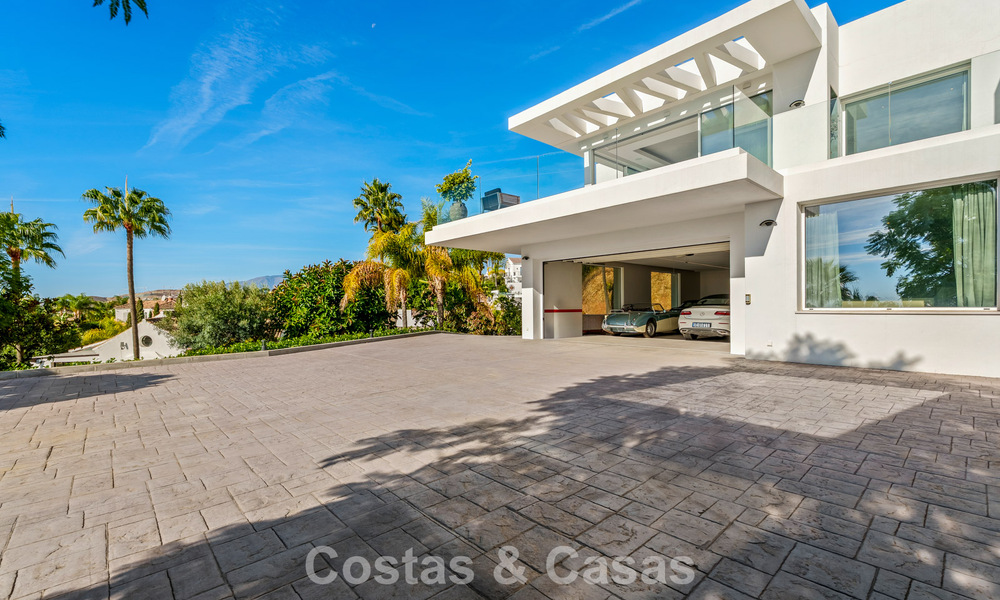 Exclusive villa with separate guest house for sale in a gated community in the hills of Marbella - Benahavís 793518