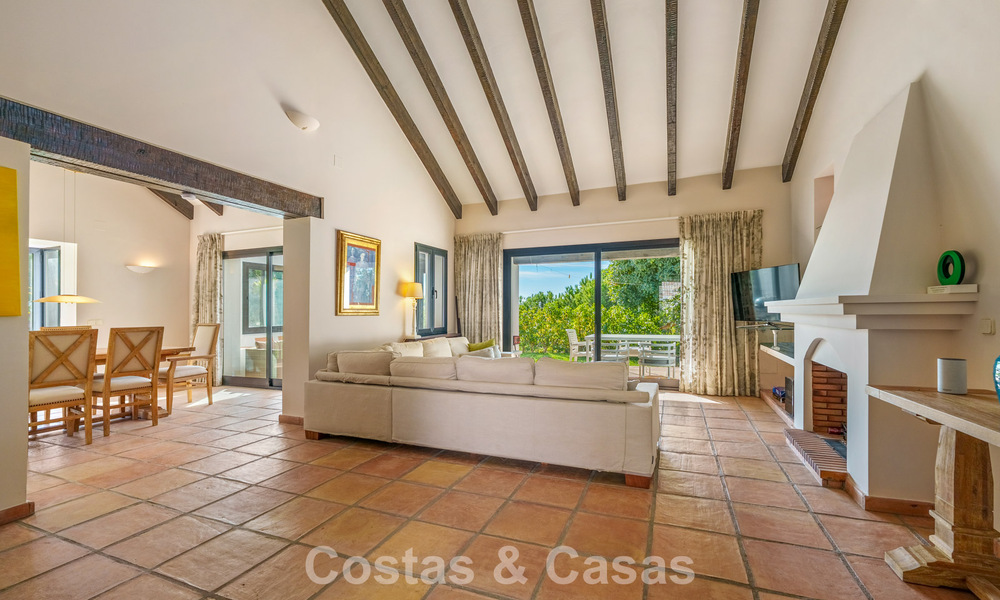 Exclusive villa with separate guest house for sale in a gated community in the hills of Marbella - Benahavís 793520