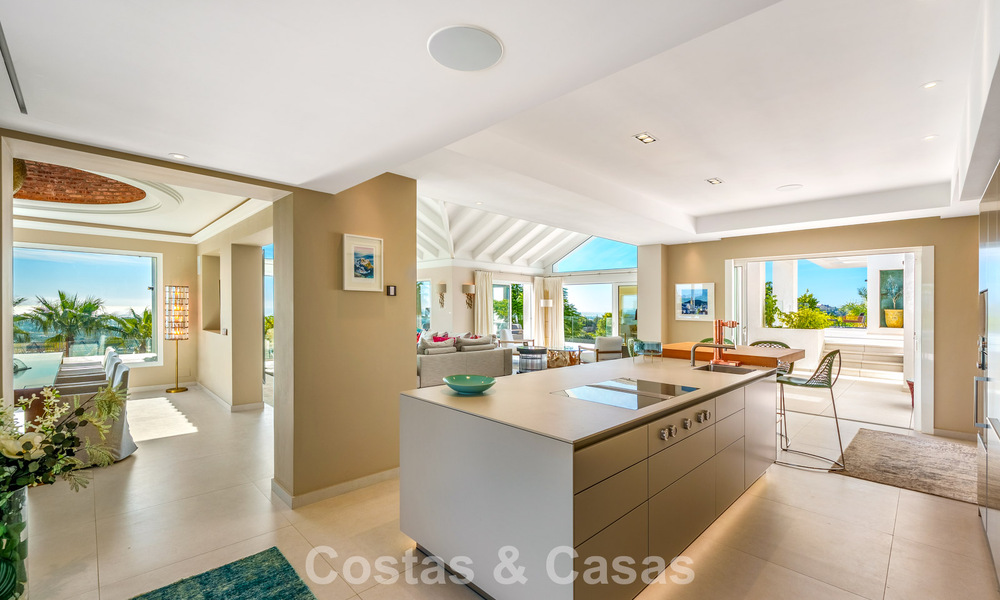 Exclusive villa with separate guest house for sale in a gated community in the hills of Marbella - Benahavís 793530