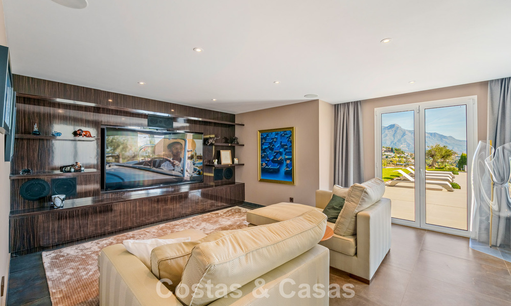 Exclusive villa with separate guest house for sale in a gated community in the hills of Marbella - Benahavís 793531