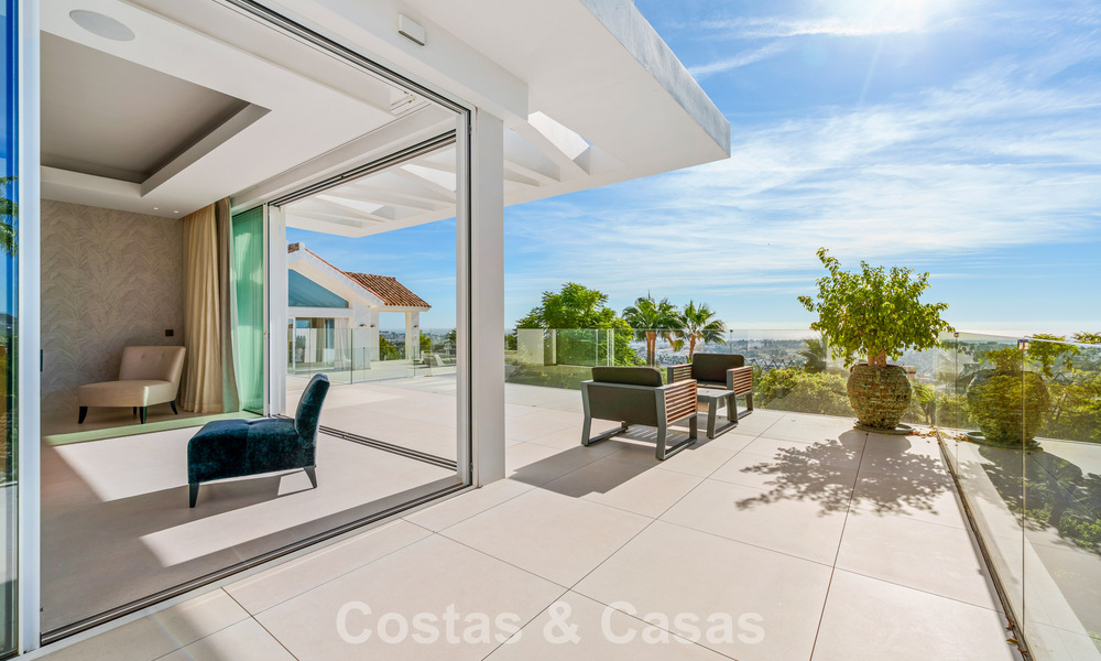 Exclusive villa with separate guest house for sale in a gated community in the hills of Marbella - Benahavís 793542