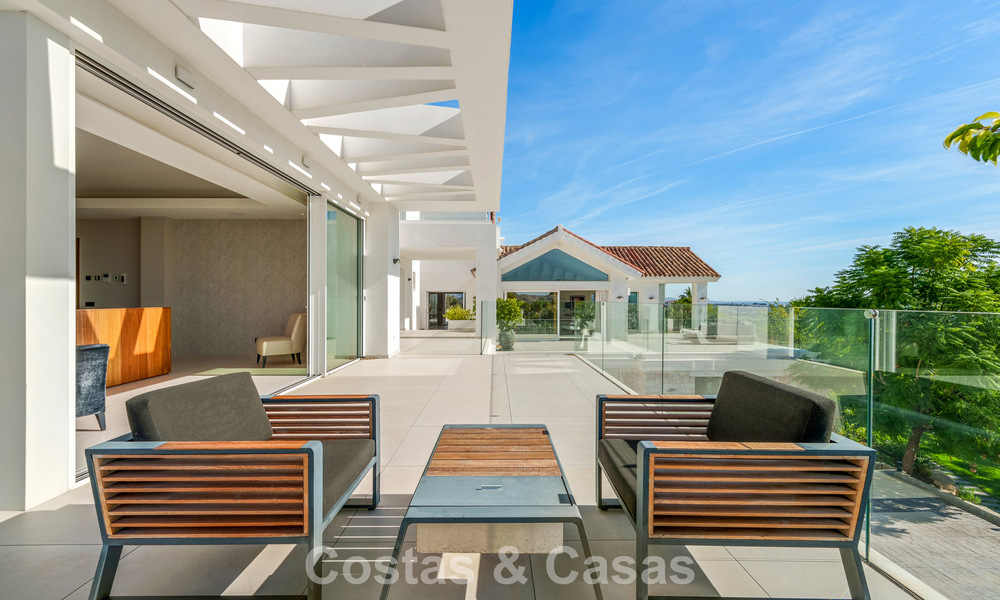 Exclusive villa with separate guest house for sale in a gated community in the hills of Marbella - Benahavís 793543