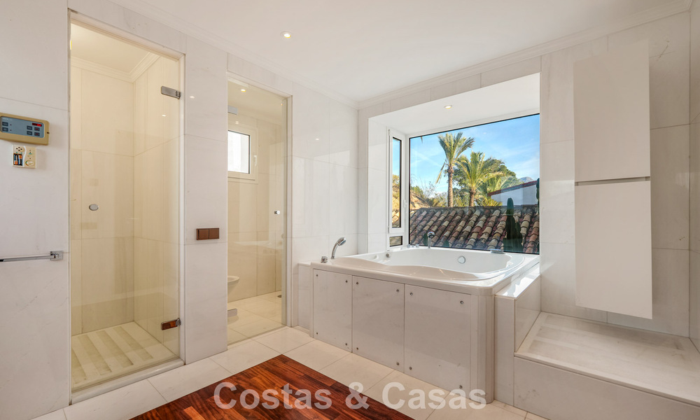 Exclusive villa with separate guest house for sale in a gated community in the hills of Marbella - Benahavís 793553