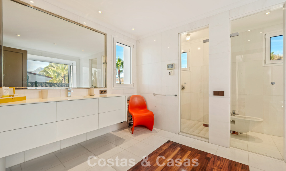 Exclusive villa with separate guest house for sale in a gated community in the hills of Marbella - Benahavís 793554