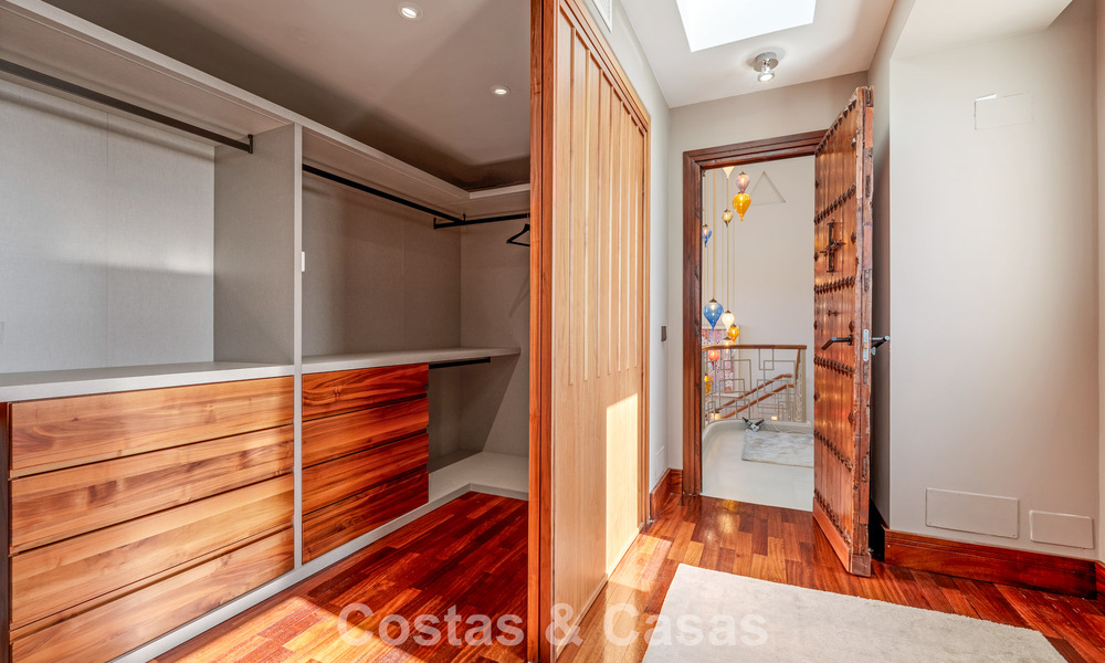 Exclusive villa with separate guest house for sale in a gated community in the hills of Marbella - Benahavís 793555