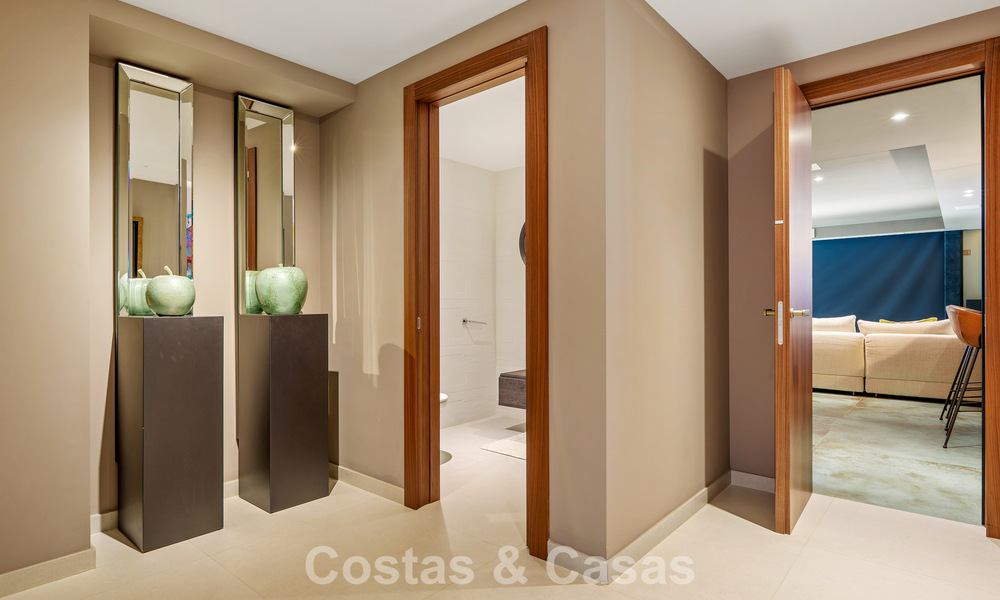 Exclusive villa with separate guest house for sale in a gated community in the hills of Marbella - Benahavís 793556