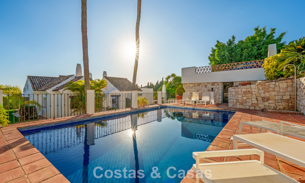 Exclusive villa with separate guest house for sale in a gated community in the hills of Marbella - Benahavís 793563