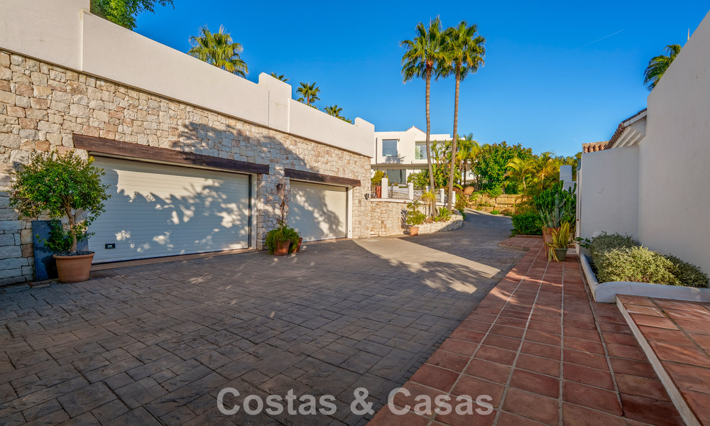 Exclusive villa with separate guest house for sale in a gated community in the hills of Marbella - Benahavís 793564