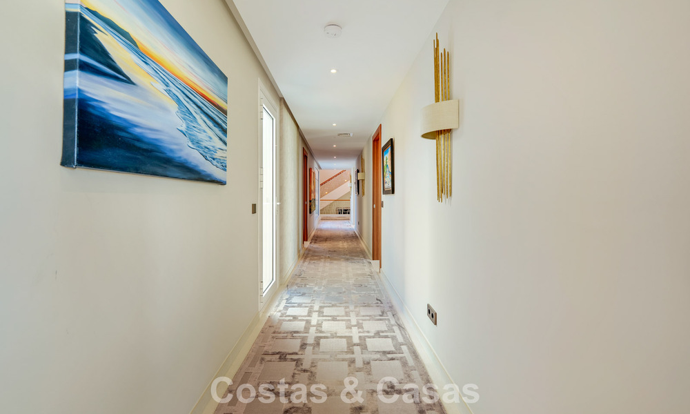 Exclusive villa with separate guest house for sale in a gated community in the hills of Marbella - Benahavís 793566