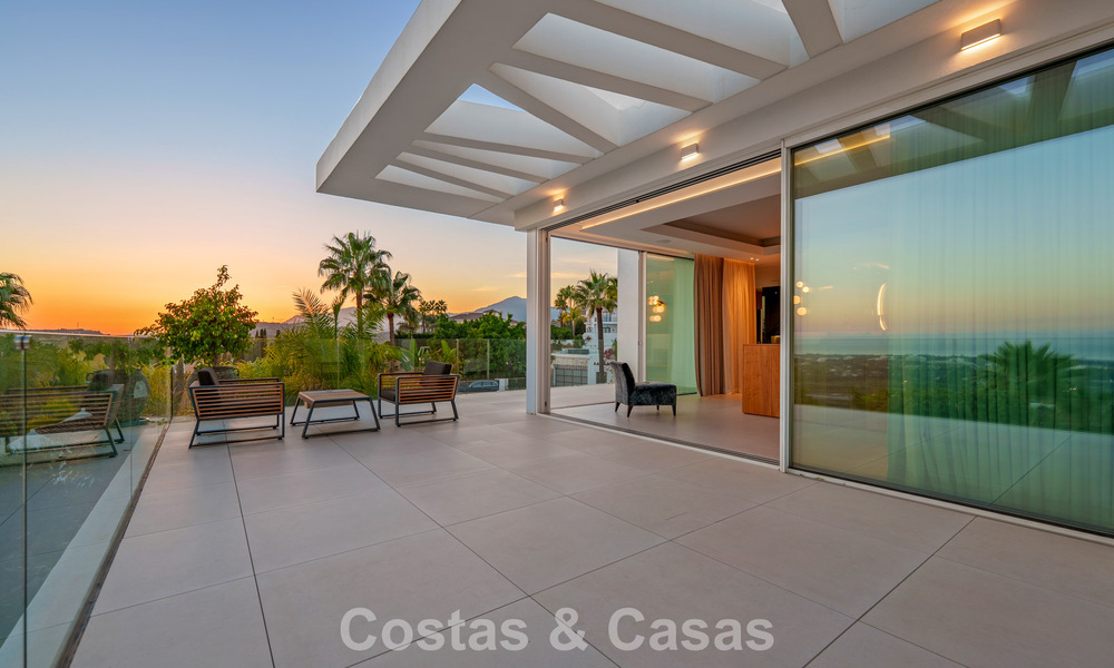 Exclusive villa with separate guest house for sale in a gated community in the hills of Marbella - Benahavís 793569