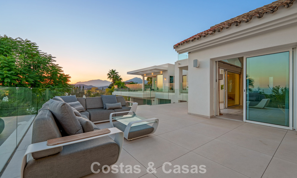 Exclusive villa with separate guest house for sale in a gated community in the hills of Marbella - Benahavís 793570