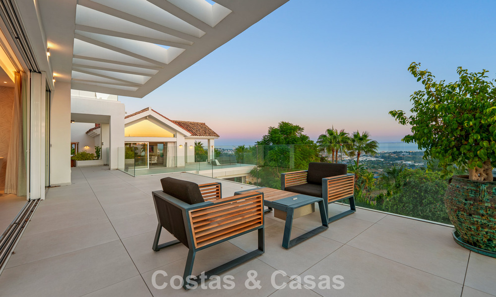 Exclusive villa with separate guest house for sale in a gated community in the hills of Marbella - Benahavís 793571