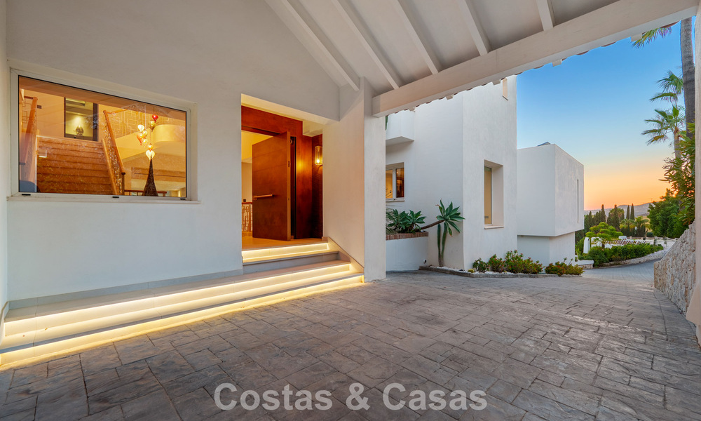 Exclusive villa with separate guest house for sale in a gated community in the hills of Marbella - Benahavís 793572