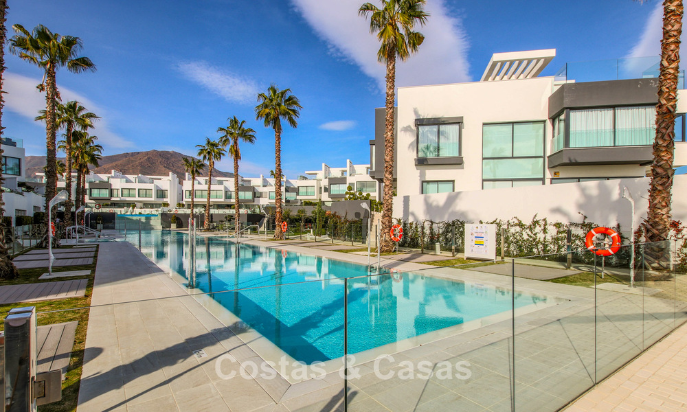 Move-in-ready modern, beachfront luxury house for sale with frontal sea views, within walking distance of Estepona’s town centre 793210