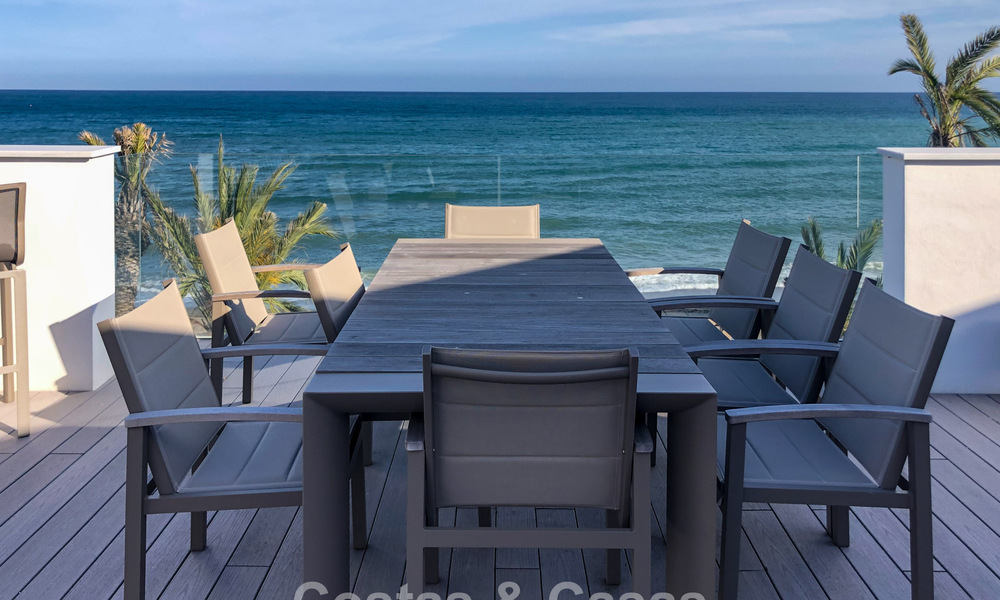 Move-in-ready modern, beachfront luxury house for sale with frontal sea views, within walking distance of Estepona’s town centre 793214