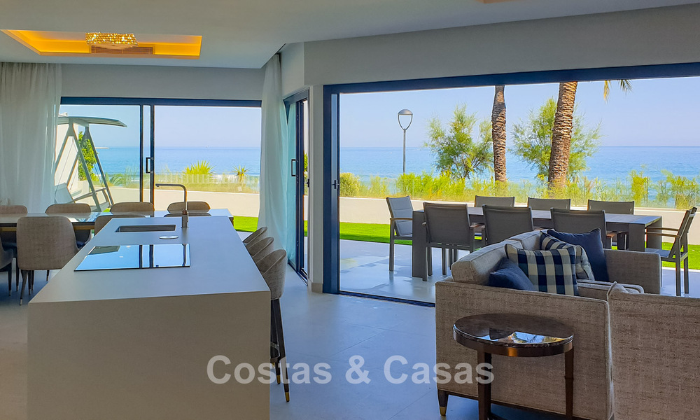 Move-in-ready modern, beachfront luxury house for sale with frontal sea views, within walking distance of Estepona’s town centre 793215