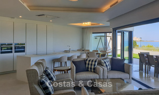 Move-in-ready modern, beachfront luxury house for sale with frontal sea views, within walking distance of Estepona’s town centre 793218 
