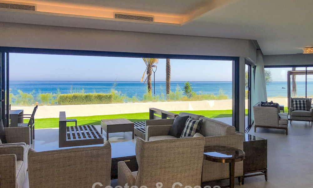 Move-in-ready modern, beachfront luxury house for sale with frontal sea views, within walking distance of Estepona’s town centre 793222