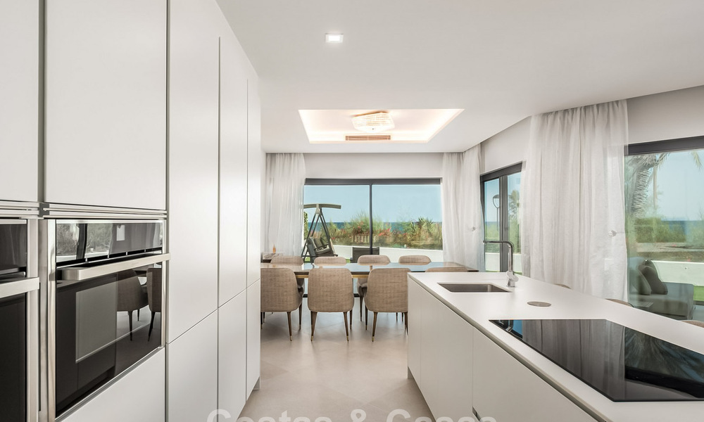 Move-in-ready modern, beachfront luxury house for sale with frontal sea views, within walking distance of Estepona’s town centre 793236