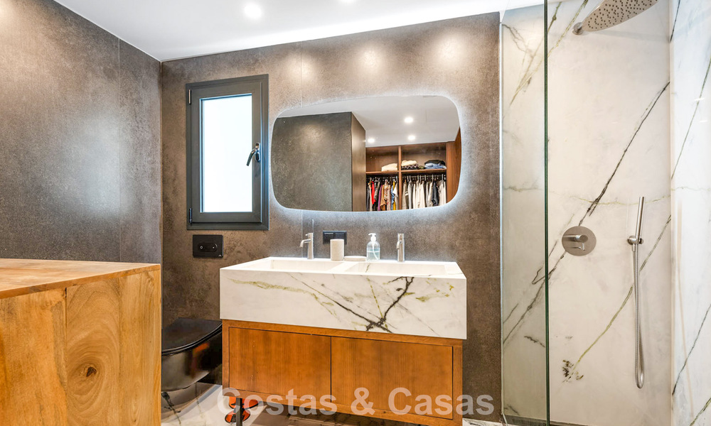 Elegant modern villa within walking distance of the beach for sale in Elviia, east of Marbella town centre 793636