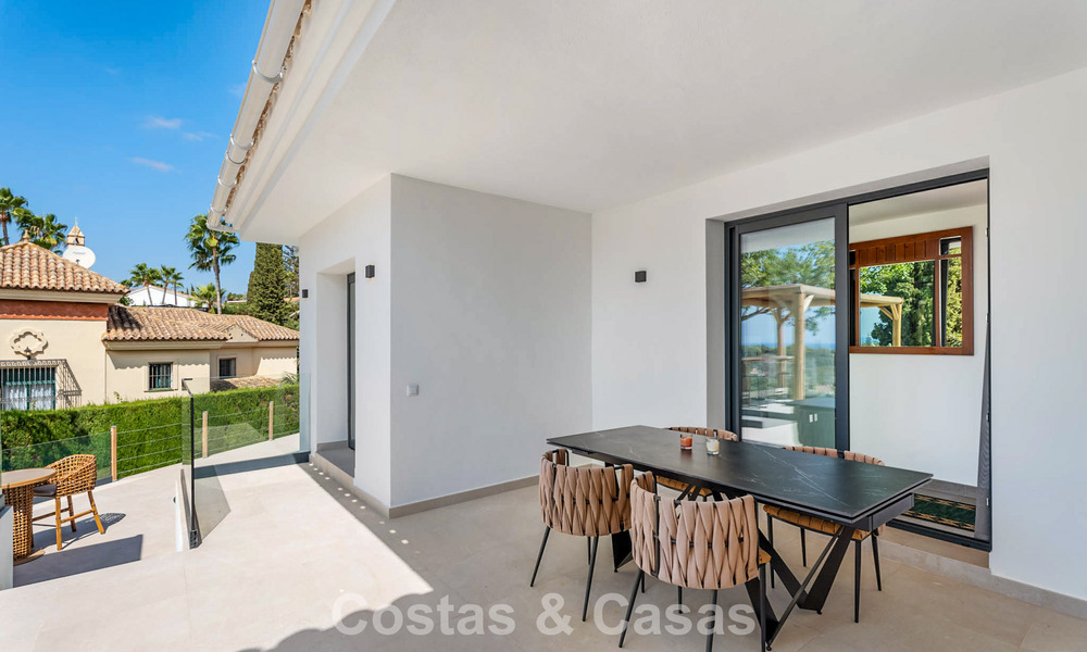 Elegant modern villa within walking distance of the beach for sale in Elviia, east of Marbella town centre 793640