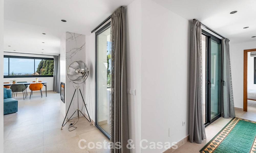 Elegant modern villa within walking distance of the beach for sale in Elviia, east of Marbella town centre 793642