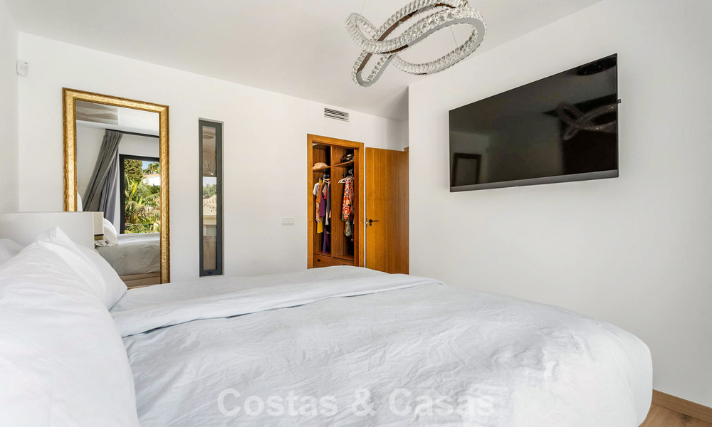 Elegant modern villa within walking distance of the beach for sale in Elviia, east of Marbella town centre 793645