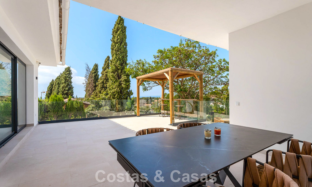 Elegant modern villa within walking distance of the beach for sale in Elviia, east of Marbella town centre 793648