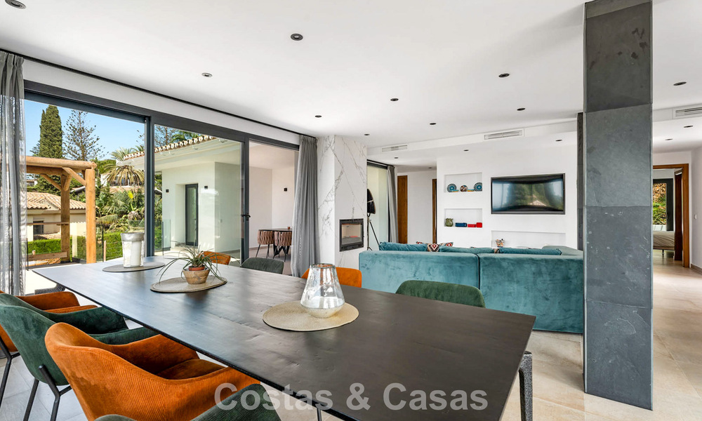 Elegant modern villa within walking distance of the beach for sale in Elviia, east of Marbella town centre 793652