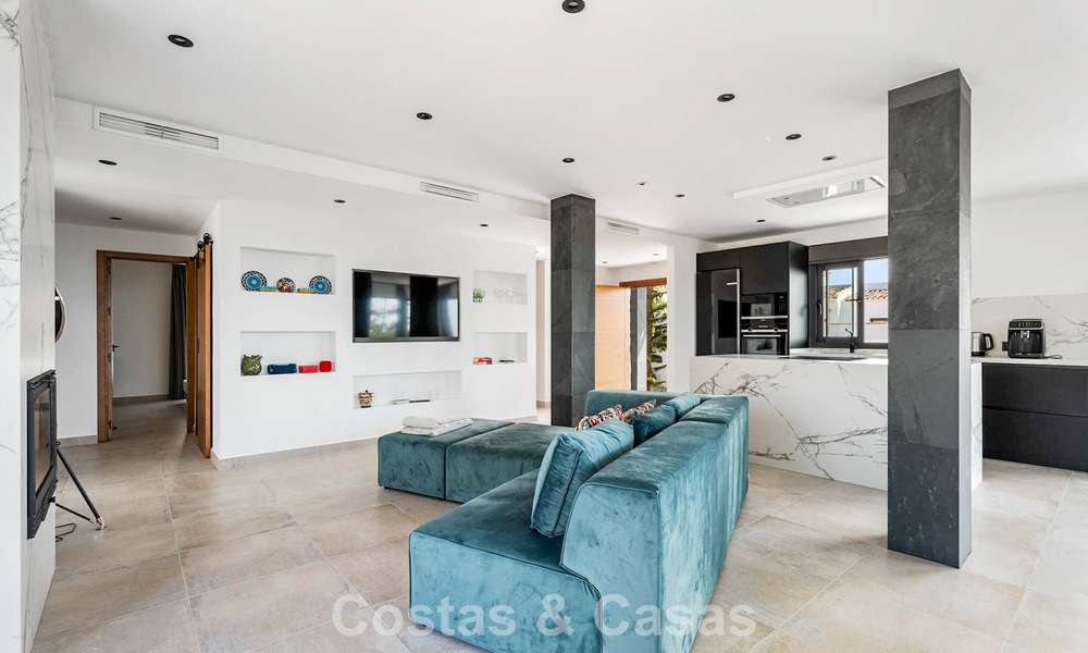 Elegant modern villa within walking distance of the beach for sale in Elviia, east of Marbella town centre 793654
