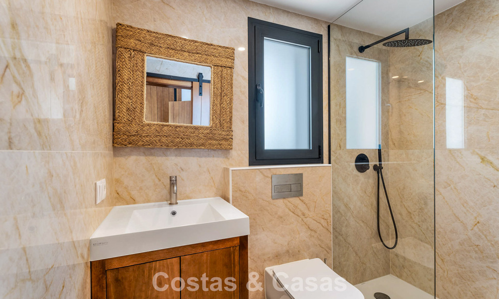 Elegant modern villa within walking distance of the beach for sale in Elviia, east of Marbella town centre 793659