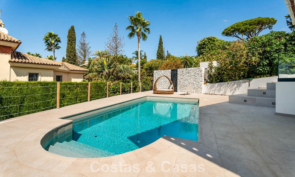 Elegant modern villa within walking distance of the beach for sale in Elviia, east of Marbella town centre 793660