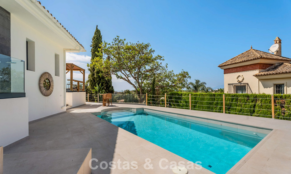 Elegant modern villa within walking distance of the beach for sale in Elviia, east of Marbella town centre 793661