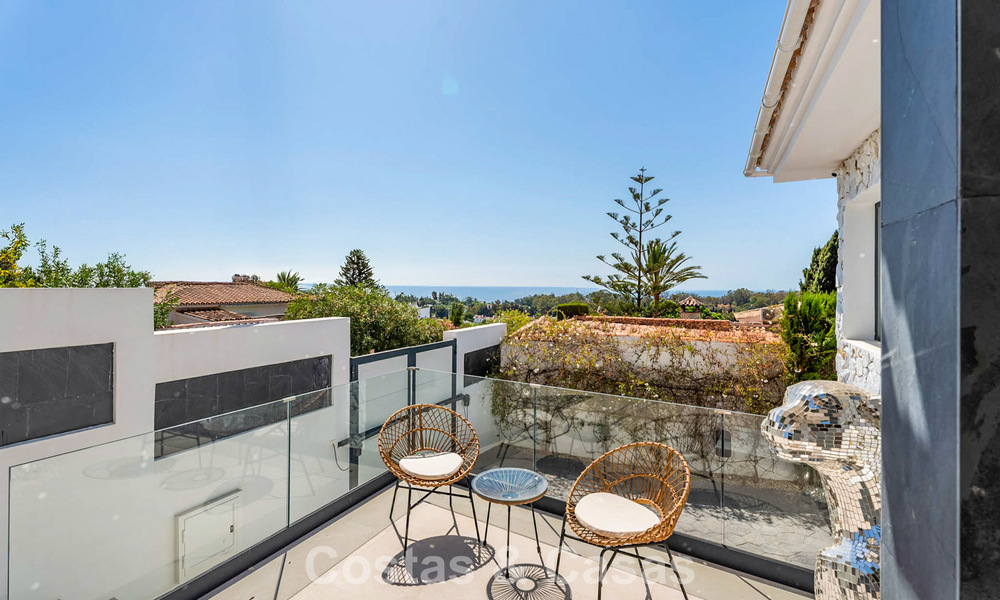 Elegant modern villa within walking distance of the beach for sale in Elviia, east of Marbella town centre 793663