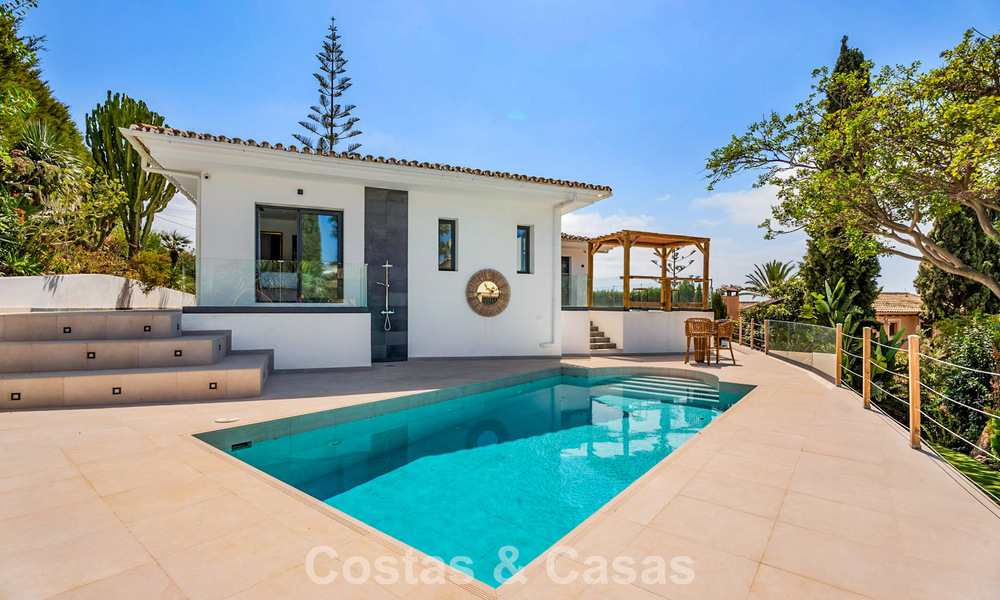 Elegant modern villa within walking distance of the beach for sale in Elviia, east of Marbella town centre 793665
