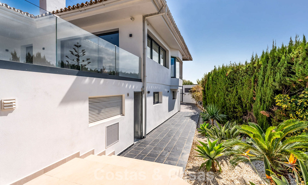 Elegant modern villa within walking distance of the beach for sale in Elviia, east of Marbella town centre 793668