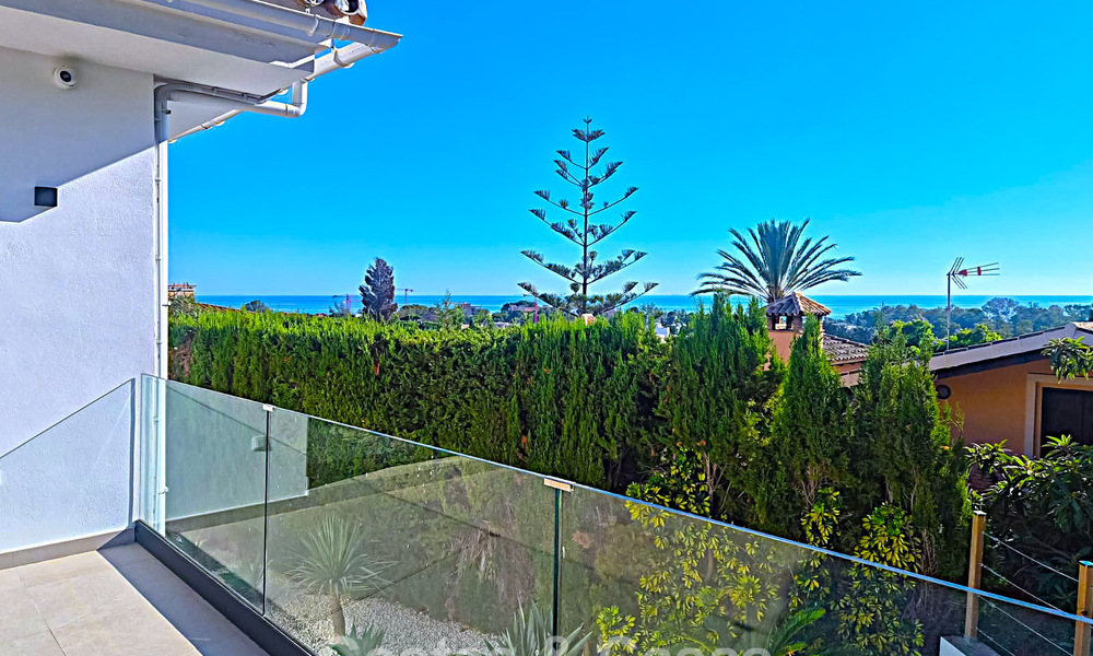 Elegant modern villa within walking distance of the beach for sale in Elviia, east of Marbella town centre 793670
