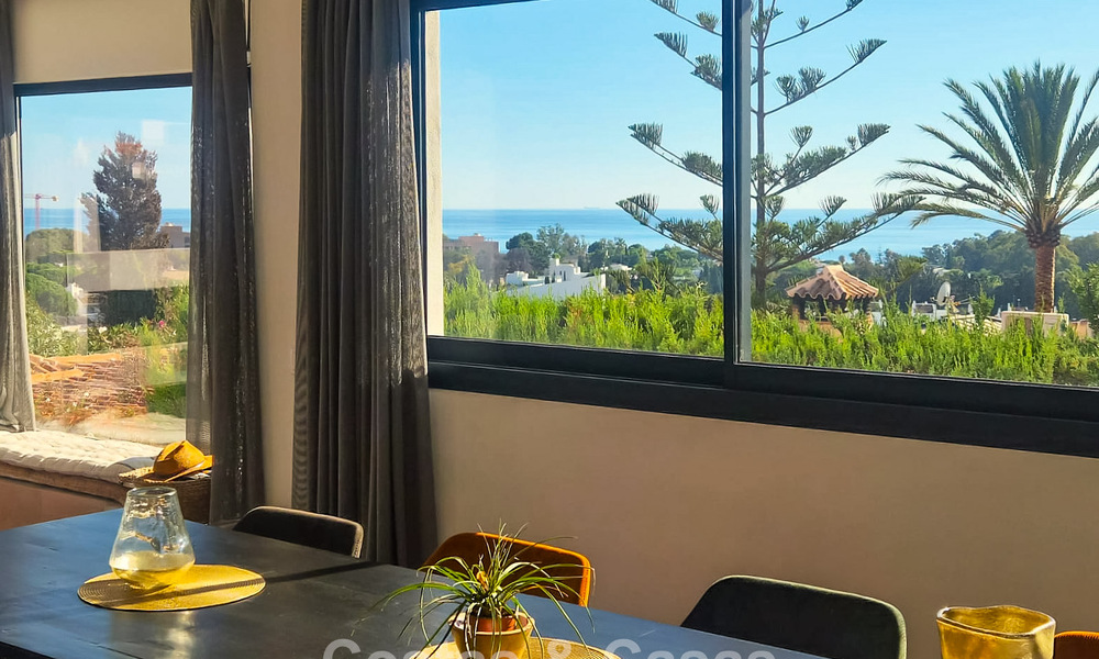 Elegant modern villa within walking distance of the beach for sale in Elviia, east of Marbella town centre 793672