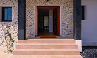 Elegant modern villa within walking distance of the beach for sale in Elviia, east of Marbella town centre 793677 