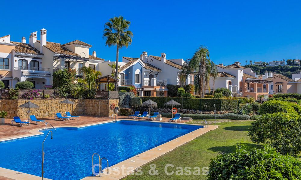 Townhouse with panoramic views and spacious garden for sale in a sought-after gated golf urbanisation in Benahavís - Marbella 793680