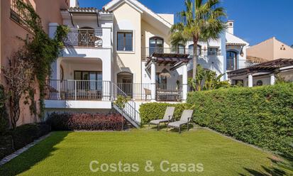 Townhouse with panoramic views and spacious garden for sale in a sought-after gated golf urbanisation in Benahavís - Marbella 793686