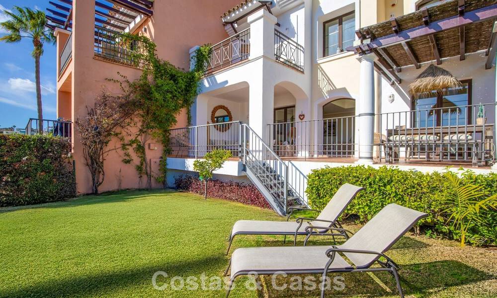 Townhouse with panoramic views and spacious garden for sale in a sought-after gated golf urbanisation in Benahavís - Marbella 793692