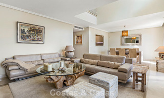 Townhouse with panoramic views and spacious garden for sale in a sought-after gated golf urbanisation in Benahavís - Marbella 793694 