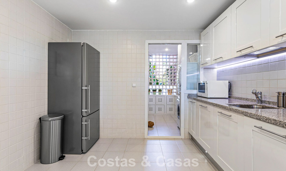 Townhouse with panoramic views and spacious garden for sale in a sought-after gated golf urbanisation in Benahavís - Marbella 793699