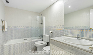 Townhouse with panoramic views and spacious garden for sale in a sought-after gated golf urbanisation in Benahavís - Marbella 793712 