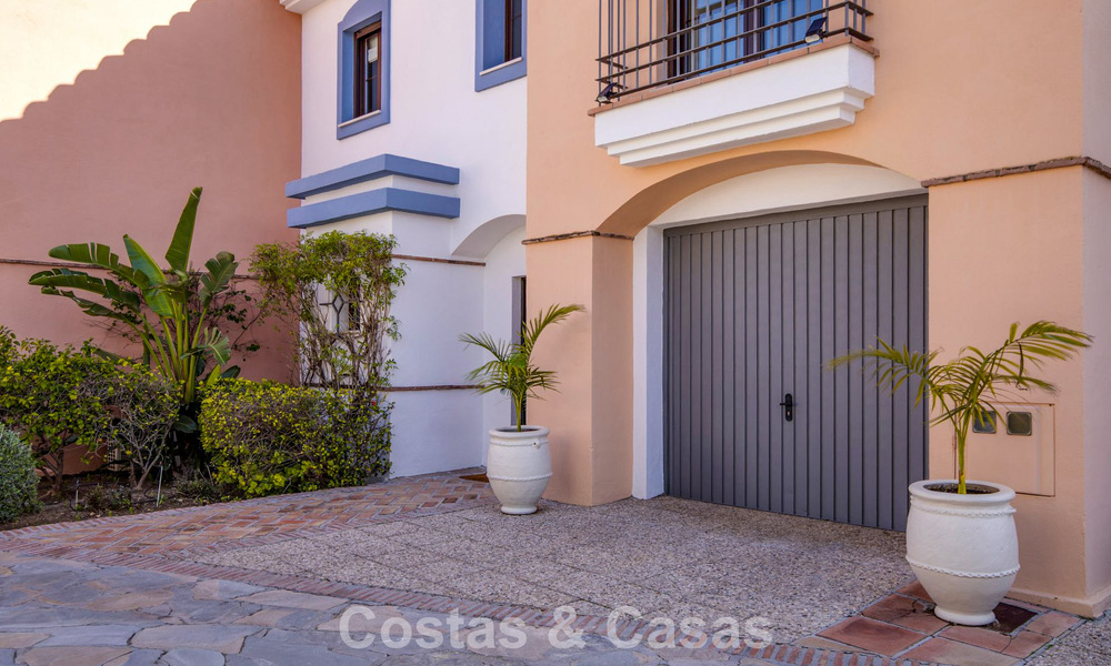 Townhouse with panoramic views and spacious garden for sale in a sought-after gated golf urbanisation in Benahavís - Marbella 793717