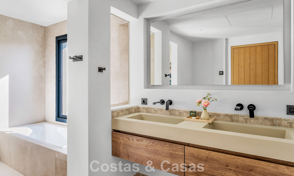 High-quality renovated family villa for sale in the sought-after golf area of Nueva Andalucía, Marbella 793170